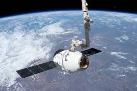 В Тихом океане приводнился Dragon с червями