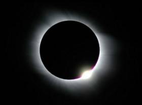Впервые аппарат NASA заснял двойное солнечное затмение. ВИДЕО