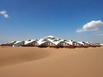 Отель «Лотос» в пустыне