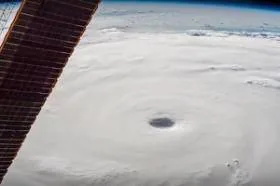 Видео из космоса мощного тайфуна “Соуделор” показало космическое агенство NASA