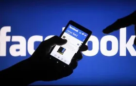 Вимагає від Росії Facebook віддати йому домен Facebook.ru