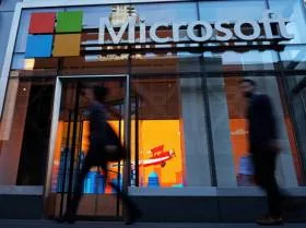 На правительство США Microsoft подала в суд