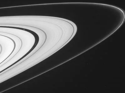 Небывало четкие фото колец Сатурна опубликовали астрономы NASA. ФОТО