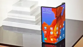 Смартфон Mate XS с гибким дисплеем представила Huawei. ВИДЕО
