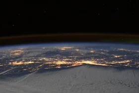 Сделал снимок ночной Земли из космоса астронавт NASA