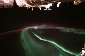 Дивовижні світлини полярного сяйва з космосу астронавт показав
