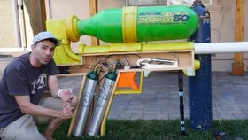 Гігантський водяний пістолет створив колишній інженер NASA. ВІДЕО