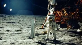 Оголосив екіпаж корабля dearMoon, який облетить Місяць, японський мільярдер. Це все митці