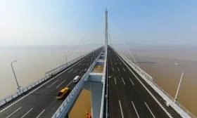 Вантовый мост , пролетом более 10 км завершен в Китае