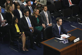 Конгресу США Цукерберг дає свідчення щодо витоку даних з Facebook