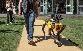 “Выгулял” робота-собаку Boston Dynamics основатель Amazon. ВИДЕО