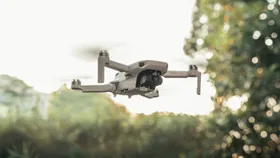 Легкий складной дрон Mavic Mini, который не нужно регистрировать в США, представила DJI. ВИДЕО