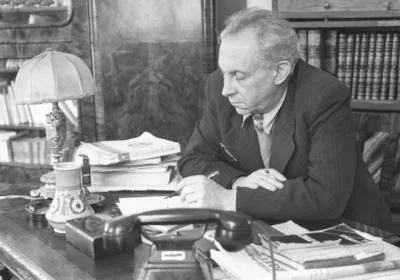 “Скелеты в писательских шкафах”: как Максим Рыльский мог лаконично поблагодарить