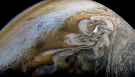Новый снимок облаков Юпитера NASA показало