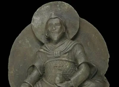 Буддийская статуя, изображающая бога Вайсравана, изготовлена из метеорита