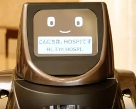 Пасажирам в аеропорту Японії допомагають роботи. ВІДЕО