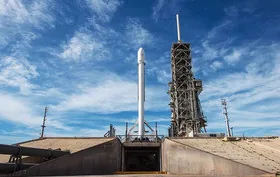 Ракету Falcon 9 с десятью спутниками SpaceX запустила в космос