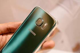2,9 миллионам суперкомпьютеров IBM 704 1954-го года равна мощность Samsung Galaxy S6