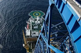 Собираются насквозь просверлить земную кору ученые