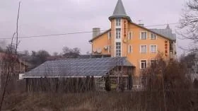 Сонячну електростанцію жителька Буковини збудувала та продає місцевій енергокомпанії частину виробленої електроенергії
