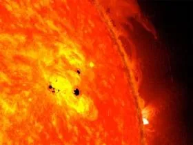 NASA на Сонці зафіксувало величезну чорну пляму