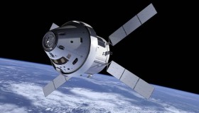 Повертається на Землю з місячної орбіти космічний корабель Orion