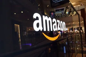 Беспилотный дрон для зарядки электрокара на ходу Amazon запатентовала