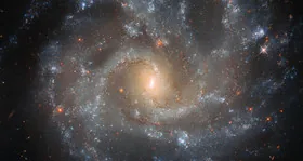 Фото галактики в 100 млн световых лет от Земли показало NASA